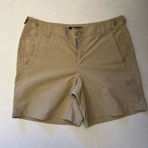 Eddie Bauer sports women’s khaki quick dry shorts Sz6. O1